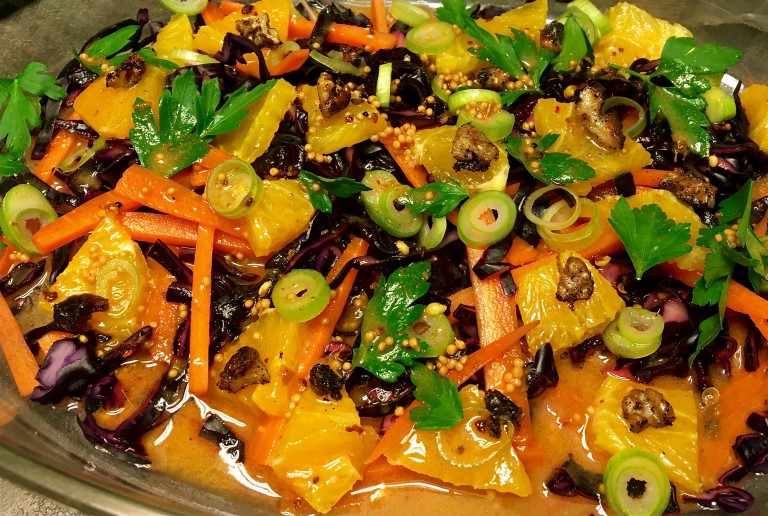 Rotkohl Rohkostsalat mit Orangenfilets &amp; Möhrchensticks | Superfood ...